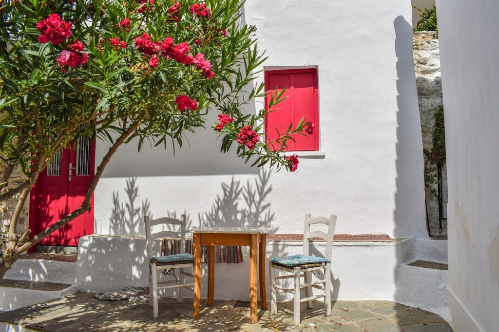 yard, table, chairs-2763265.jpg